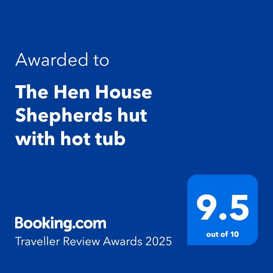 The Hen House Shepherds Hut With Hot Tub Chittoe Zewnętrze zdjęcie